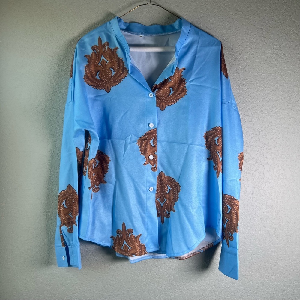 Amazon Women’s Button Up Shirt Long Sleeve Size Medium Blue & Brown